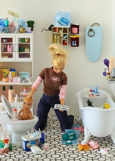 Widelec.org - Video & Photo Blog - Zdjęcia - Odjechane - Prawdziwe życie lalek Barbi by Mariel Clayton #photo #doll