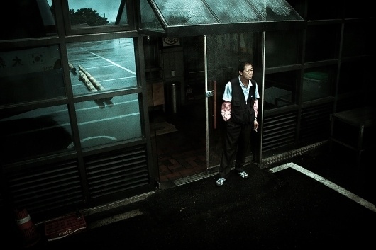 Smoke Break by Amizyo Hairie #smoke #korea #photogra #journalism #photography #rain #mood