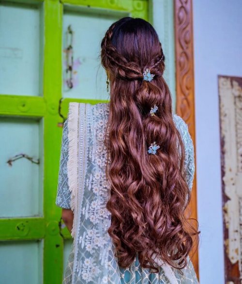 Three Knots Hairstyle For Long Hair