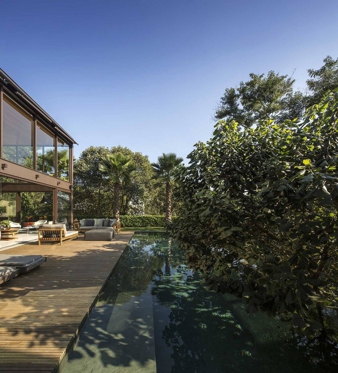 Simple Geometry Unveiling Spectacular Interiors: Limantos Residence in São Paulo #outdoors #residence #modern