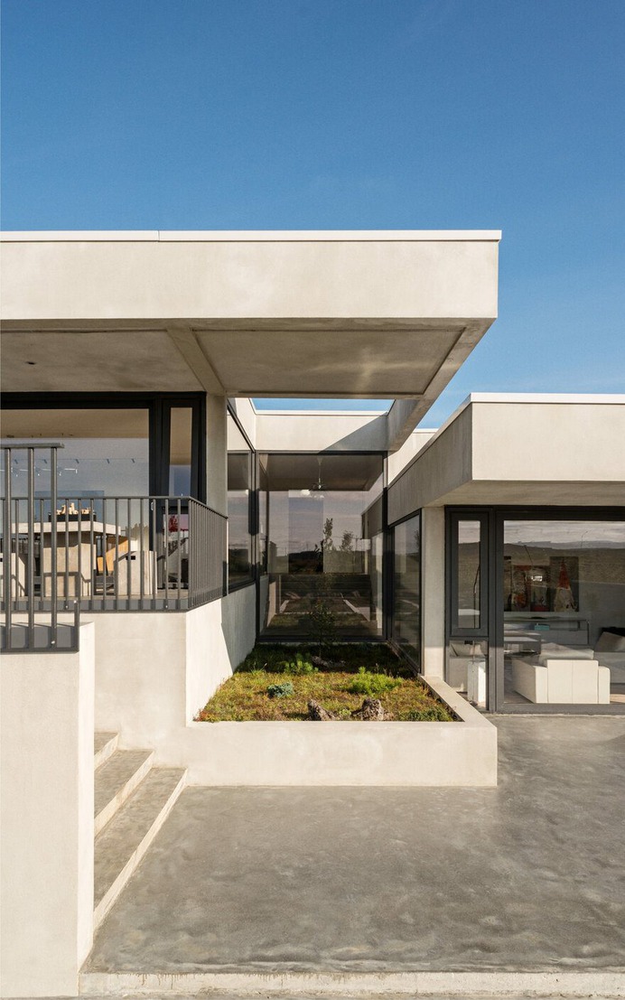 Sunnuflot House - Renovation and Expansion of a Family Home in Reykjavík