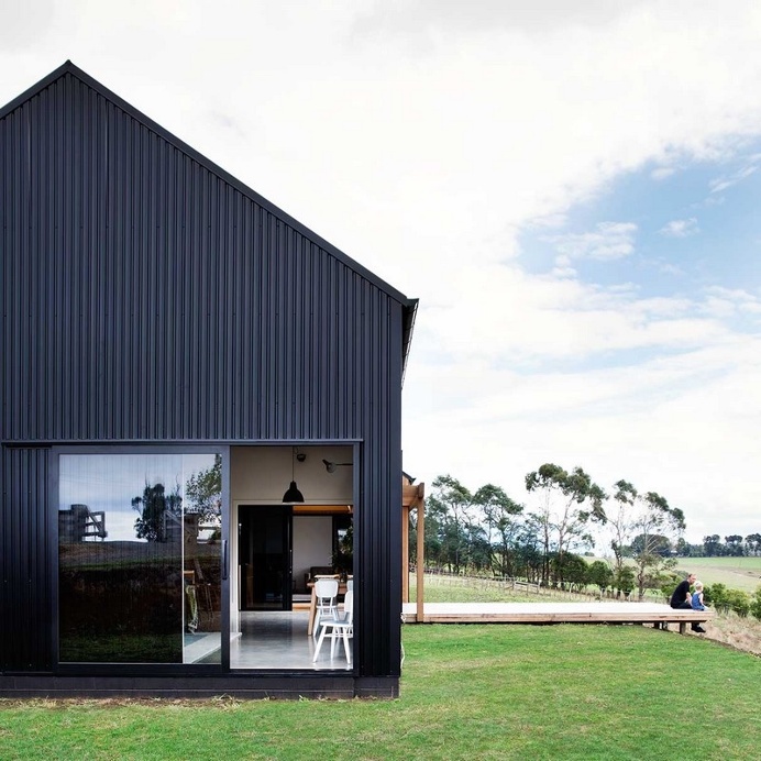 Modern Barn Form – Innovative Black Barn by Red Architecture