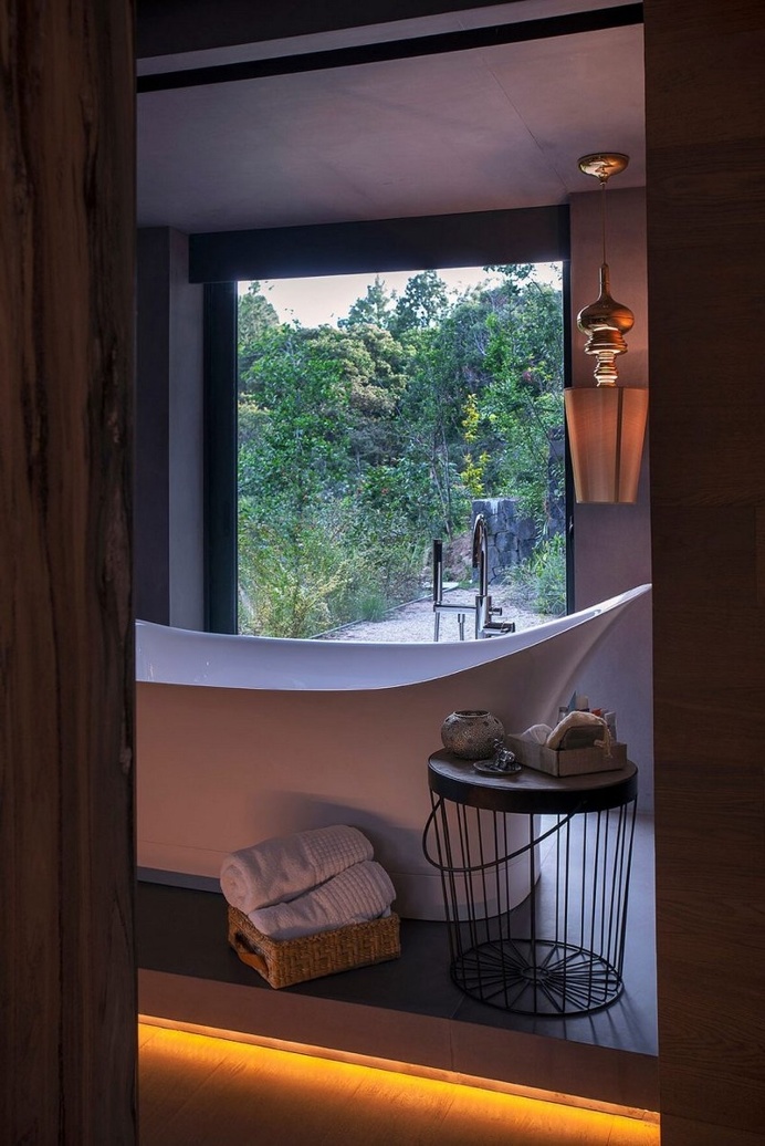 Lomas Country House by Vieyra Arquitectos / Mexico
