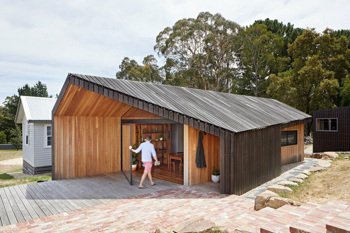 Limerick House, Modern Timber-Clad Addition