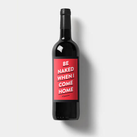 Weinflasche mit Spruch Be naked when I come home