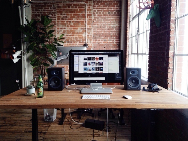 Luke Beard's Desk. #elepath #apple #workspace