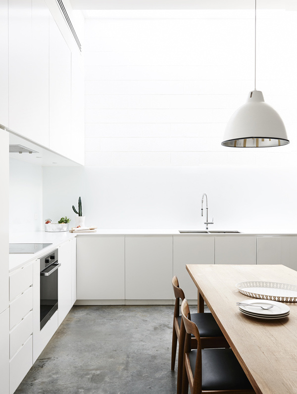 #Kitchen and #diningarea with #concretefloor and #skylight. Home of #KimVictoriaWearne and #StuartBeer. Photograph by #EveWilson. #diningroo