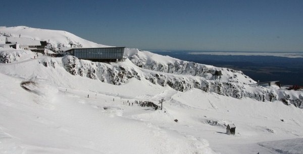 Cafe Koll Ridge in winter #mountain #architecture #volcano #caf