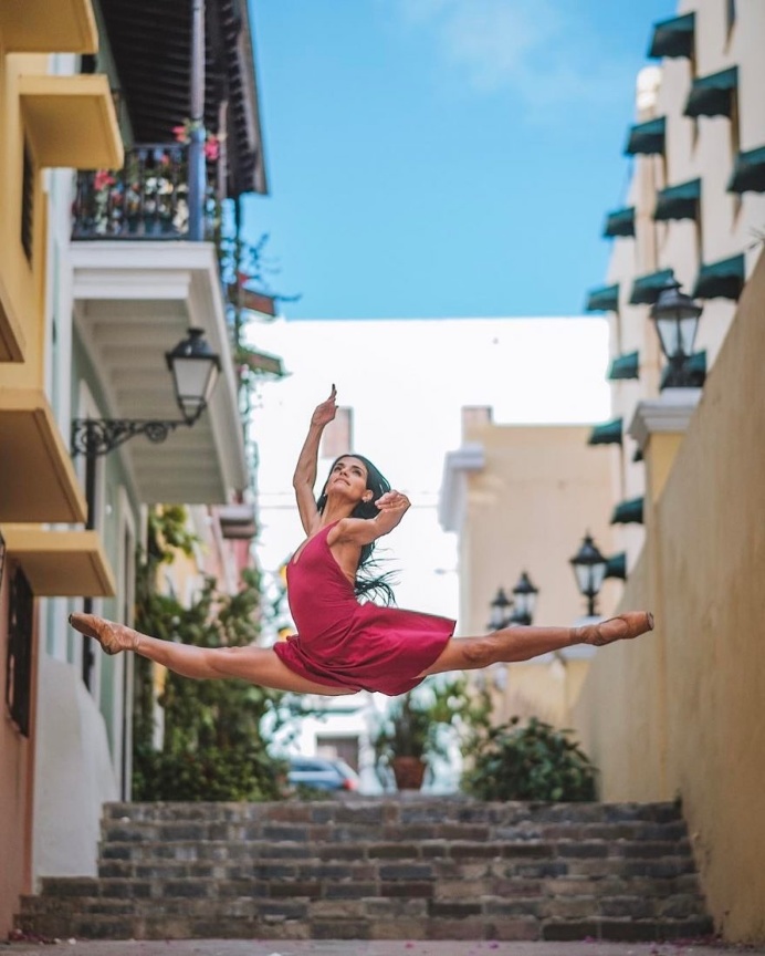 Coming Home: Omar Z. Robles Captures Ballet Dancers in the Streets of Puerto Rico