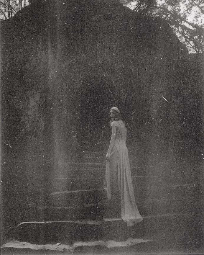Gorgeously Mysterious, Melancholic and Fine Art Portrait Photography by Nona Limmen