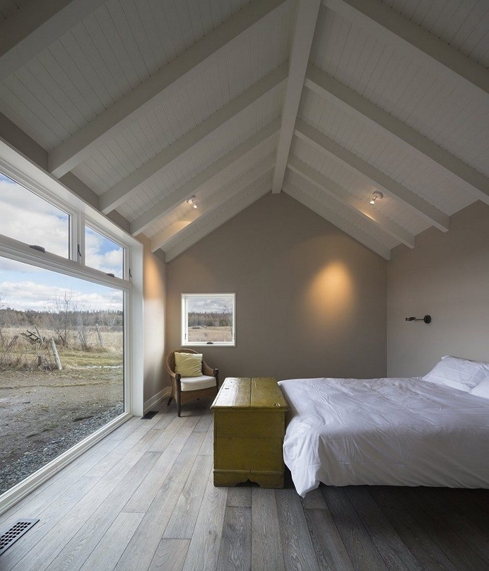 This Barn-Inspired Home Expresses Typical Farmhouse Elements in New Ways 7