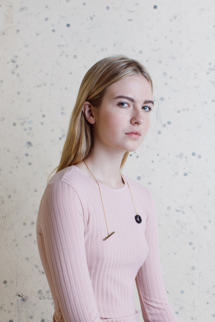 Pedrusco is a brand of minimal beautiful handcrafted design jewelery that works the enameled ceramics from Bilbao, Spain