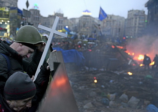 Ukraine Revolution by Alfred Yaghobzadeh #inspiration #photojournalism #photography