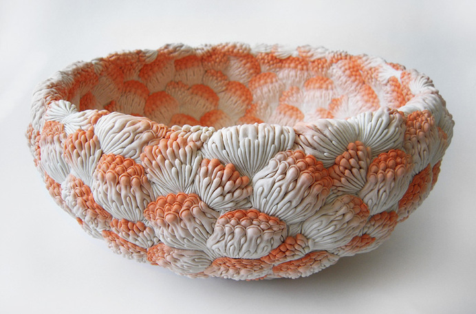 hitomi hosono carves porcelain sculptures to resemble tropical flowers #pottery