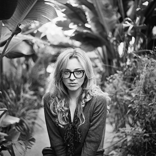5488504282_55ae5aca41_z.jpg (JPEG Image, 640x640 pixels) #glasses #white #black #anf #photography
