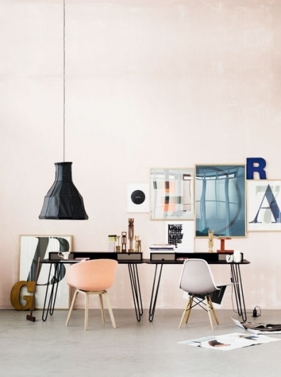 La maison d'Anna G.: Rum dk #interior #chair #design #eames #furniture #desk #workspace #typography
