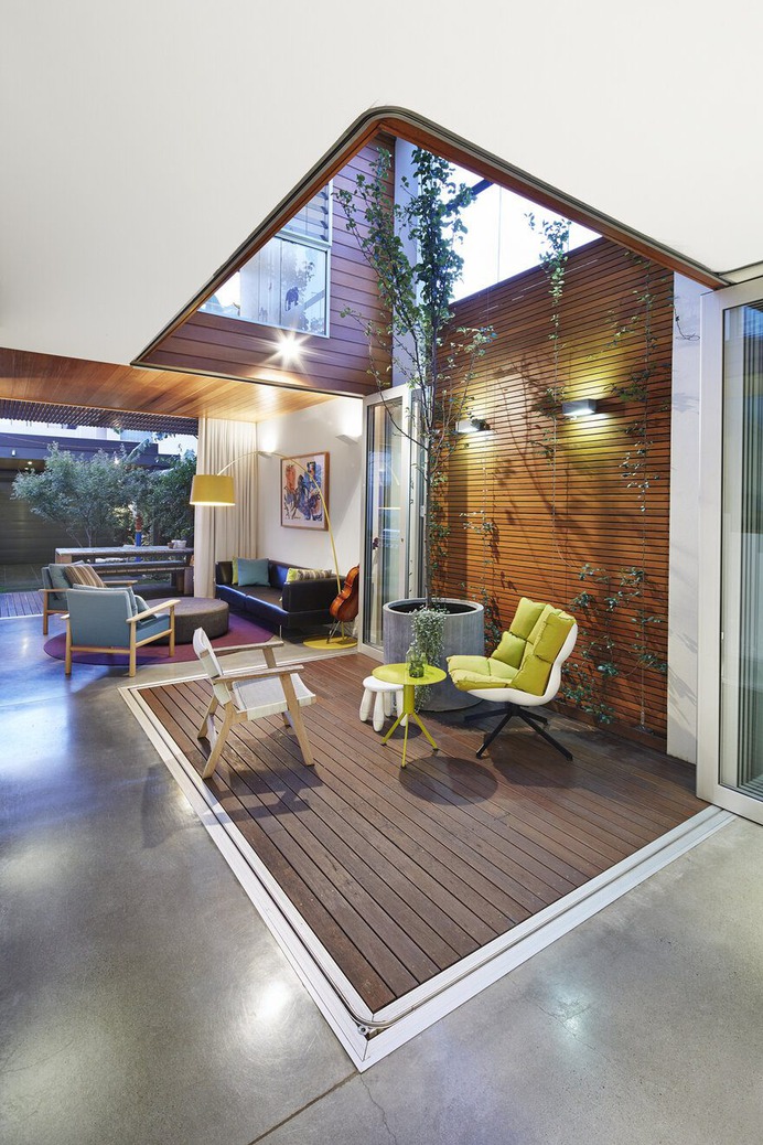 The Courtyard House / Elaine Richardson Architect