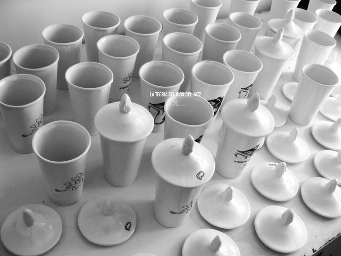 LA TEORÍA DEL DIOS DEL JAZZ #white #del #ceramics #teoria #jazz #design #product #la #industrial #art #guijarro #sergio #dios