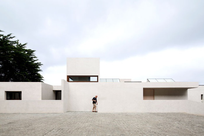 Exposed Concrete House in Chile - InteriorZine