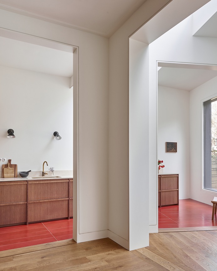 Haarlem House by Unknown Architects