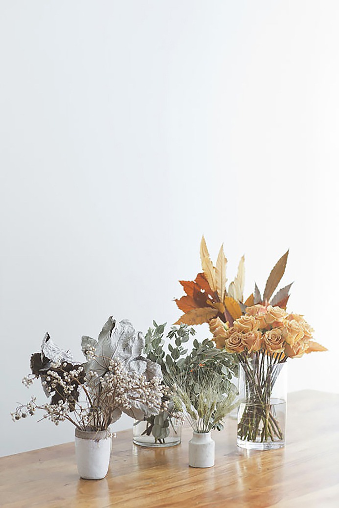 These examples of minimalist fall decor draw from nature and will leave you positively bursting with fall spirit and ready to embrace the season ahead. #falldecorideas #falldecor #falldecorating