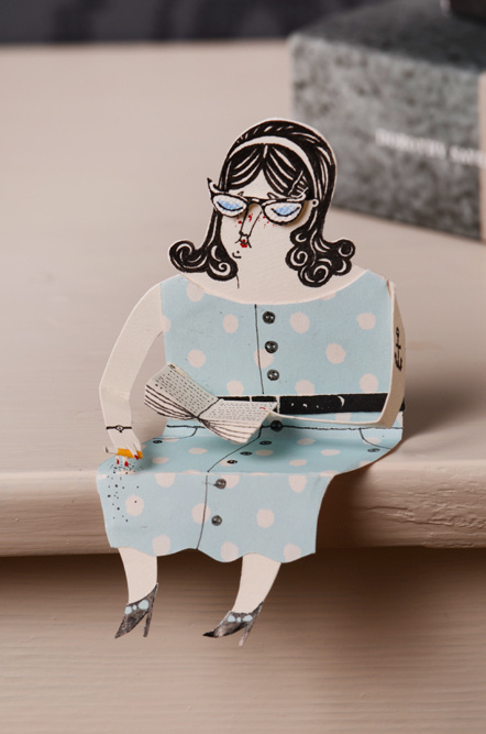 malinkoort.se #woman #book #doll #dots #illustration #read #paper
