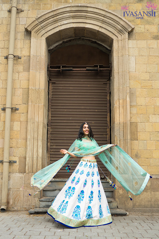 Vasansi Jaipur is an online designer store that is essentially well-suited in obliging the masses as it has a lovely combination of Indian s