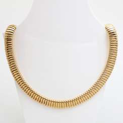 Necklace in a classic, flat shape