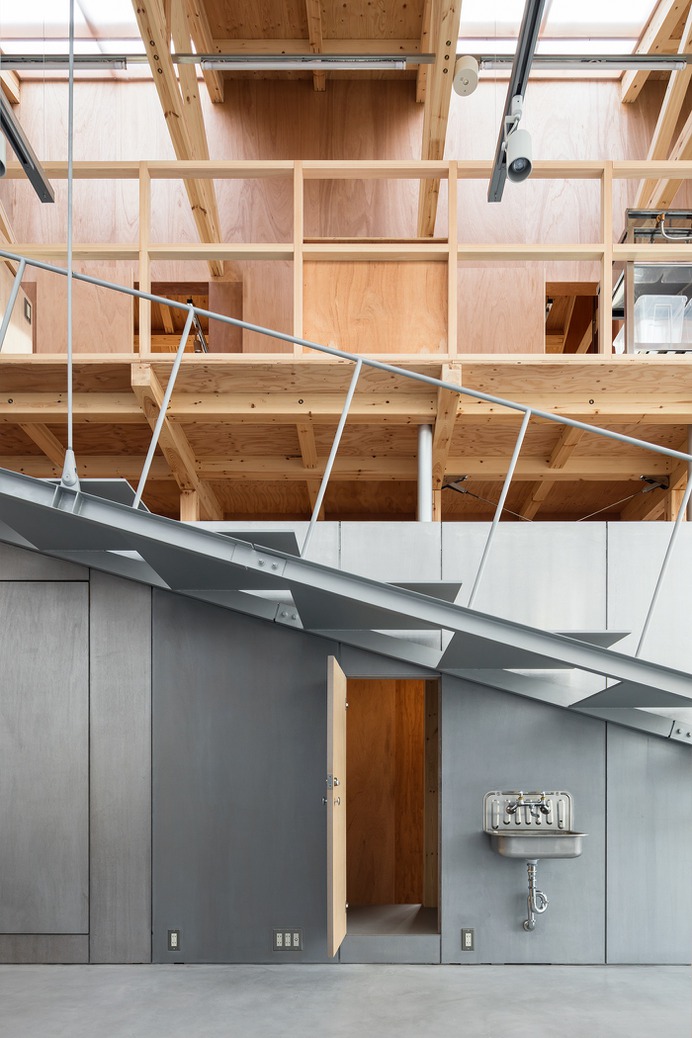 Open Door Apartment 2 by Ippei Komatsu Architects