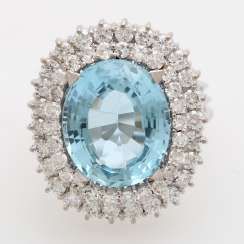 Ladies ring set with a fine aquamarine