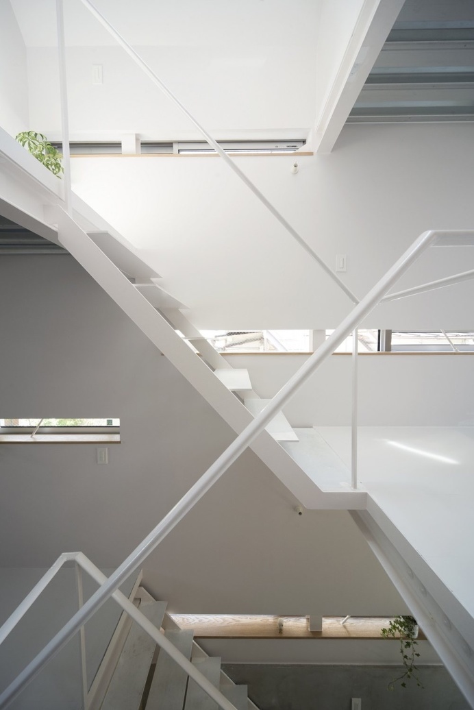 Stairwell. Minamisenzoku House by Kobayashi 401 Design Room. #kobayashi401designroom #stairwell #minimal