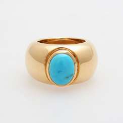 Ladies ring set with a turquoise Cabochon