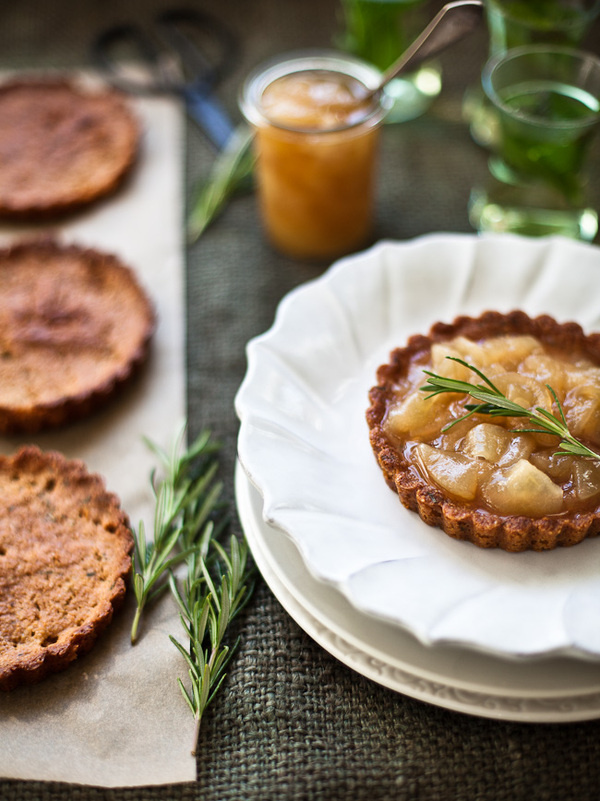 Yummy Supper: LITTLE PEAR TARTS FOR KINFOLK #food