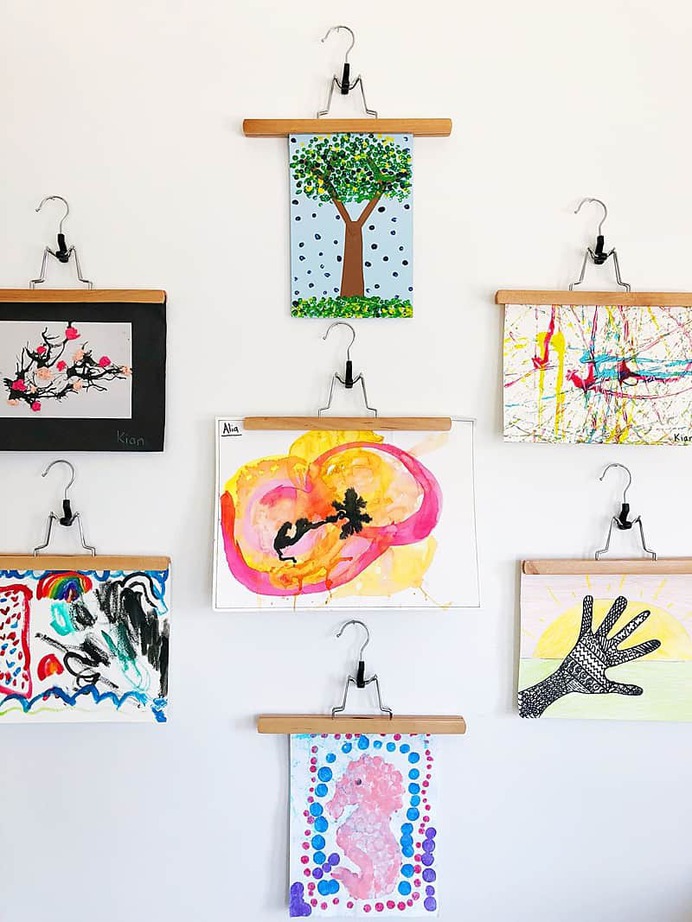 HOW TO SET UP A KIDS' ART GALLERY IN 10 MINUTES - Hello Wonderful