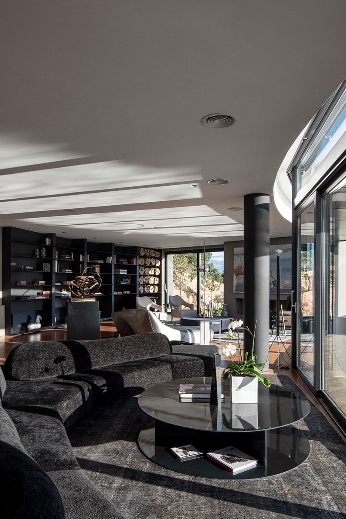Edge House in Athens / Studio Omerta