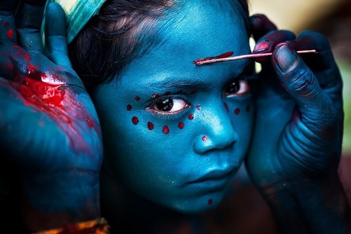 Divine Makeover :: Photo and caption by Mahesh Balasubramanian / National Geographic Traveler Photo Contest #girl #india #child #culture #paint #photography #blue #face #beauty