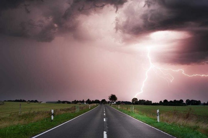 Extreme Weather: Storm Chaser Photography by Jonas Piontek
