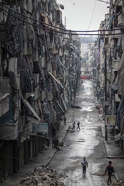 Living under siege: Life in Aleppo, Syria Framework Photos and Video Visual Storytelling from the Los Angeles Times #aleppo #syria #architecture #fields #urbanism #facades