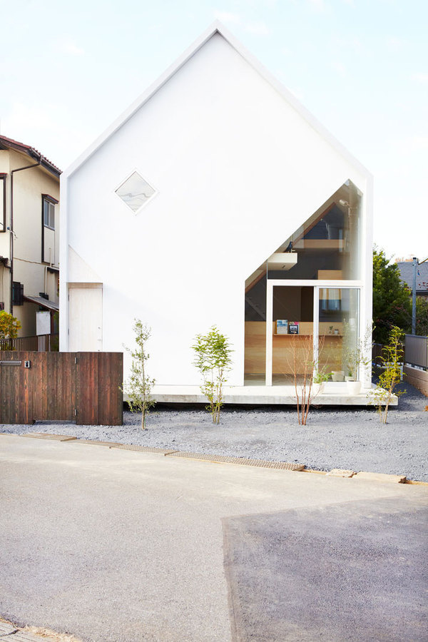 White house #house #in #of #home #the #architecture #street #middle