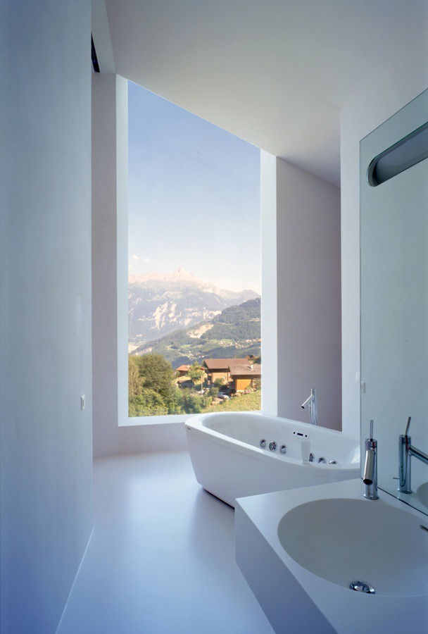 Bonnard Woeffray Architectes: Martinho Les Neyres Residence | Sgustok Design