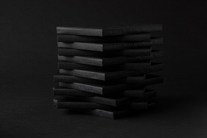 Pull Tear and Repeat calendar - Mindsparkle Mag The calendar PULL TEAR AND REPEAT is about discovery in a playful and curious way, the user tears off the paper and is creating their own calendar by repeating it each month. #logo #packaging #identity #branding #design #color #photography #graphic #design #gallery #blog #project #mindsparkle #mag #beautiful #portfolio #designer