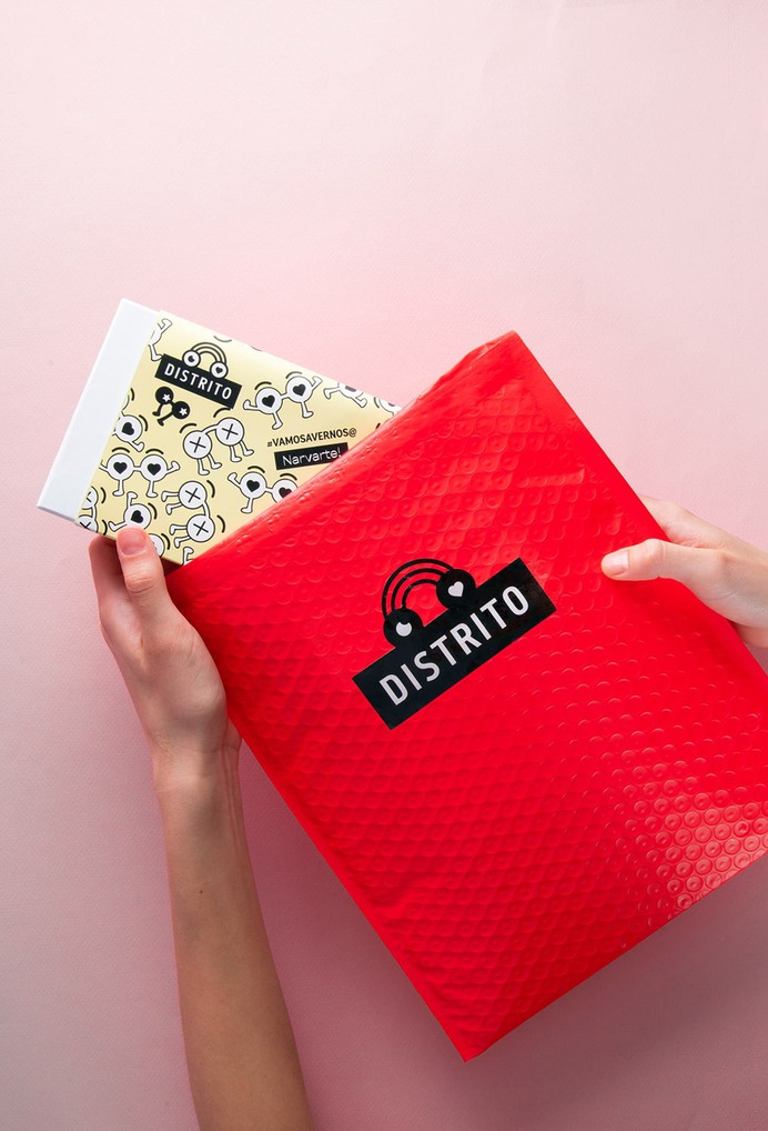 Somos Distrito Identity - Mindsparkle Mag Yeye Design designed the brand identity for Somos Distrito. Beautiful lenses to catch the eye when you go through the streets. #logo #packaging #identity #branding #design #color #photography #graphic #design #gallery #blog #project #mindsparkle #mag #beautiful #portfolio #designer