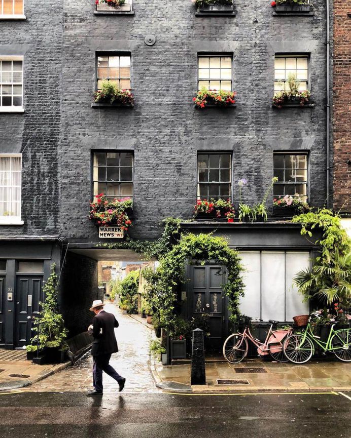 Vibrant Travel Street Photography by Alex Zouaghi
