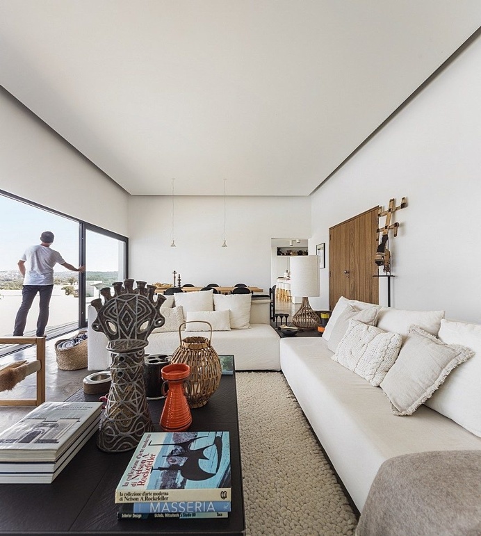 Grandola House Located in a Vast and Arid Landscape of Portugal 5