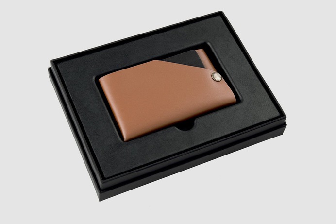 Understate wallet | brown #wallet #brown #fashion #minimal #leather #simple #significant #cardholder #slim #packaging #understated
