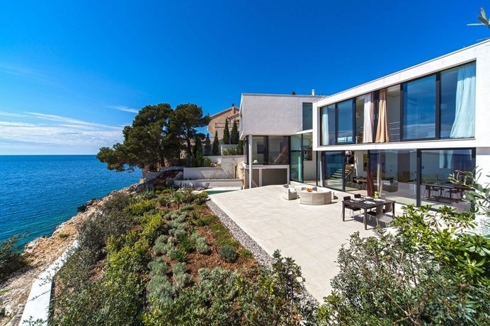 High-End Croatian Resort Overlooking the Adriatic Sea: Golden Rays Villa #architecture #villa