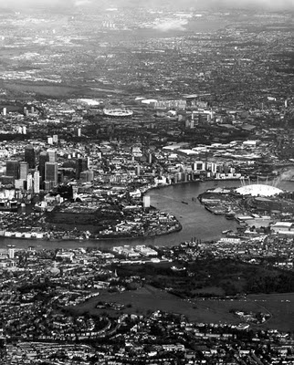 sleepless ink #blackwhite #london #city #thames #river