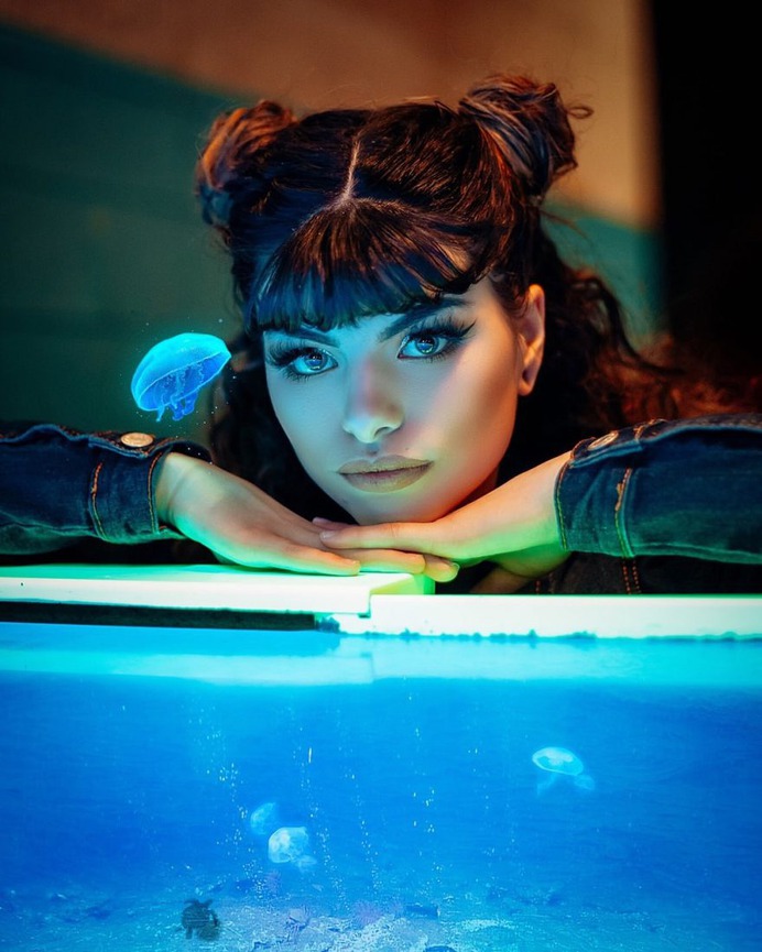 Breathtaking Moody Female Portrait Photography by Selvin Cruz
