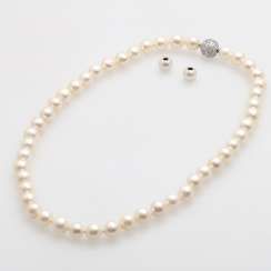 Necklace, cream color. Cultured pearls