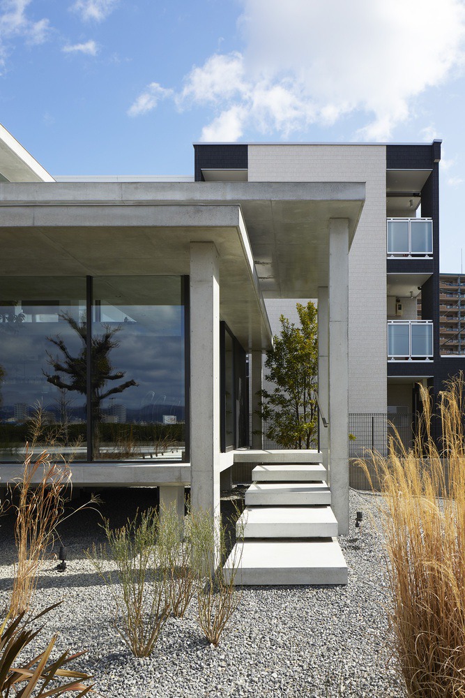 Café in Ujina / IGArchitects